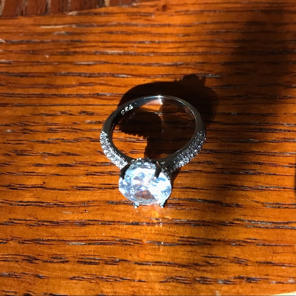 Stunning 925 Silver White Sapphire Oval Cut Ring! - Picture 4 of 5